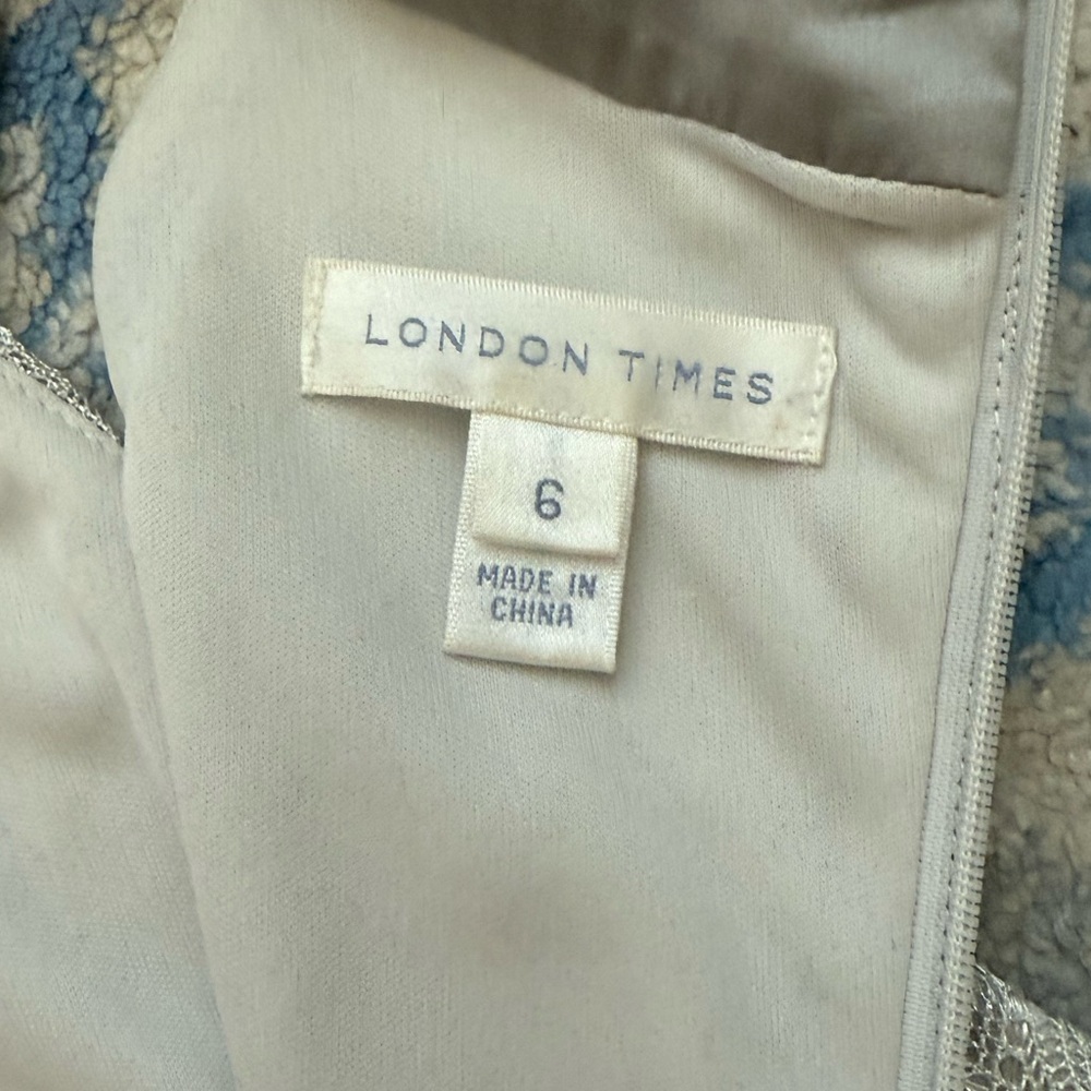 London Times Elegant Silver High-Neck Dress - Picture 7 of 8